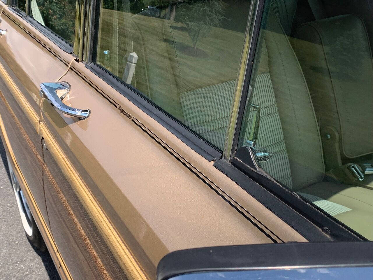 1989 Jeep Grand Wagoneer 31