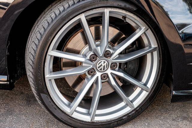 2017 Volkswagen Golf R 4Motion