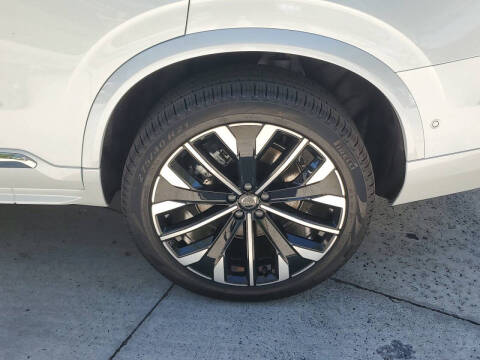 2025 Volvo XC90 T8 Ultra Bright Theme 7P