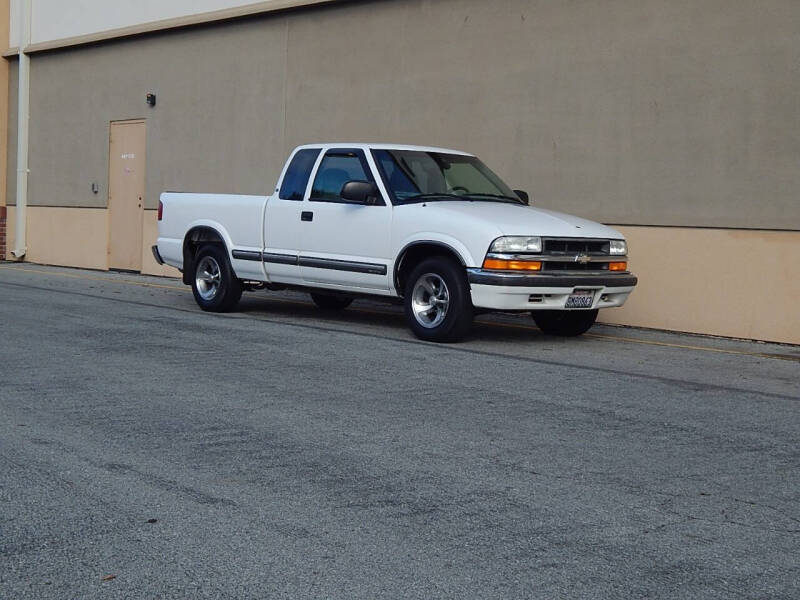 2001 Chevrolet S-10 for sale at Gilroy Motorsports in Gilroy CA