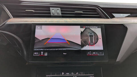 2022 Audi e-tron quattro Premium