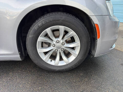 2015 Chrysler 300 Limited