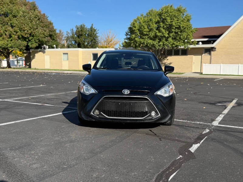 2020 Toyota Yaris Hatchback LE