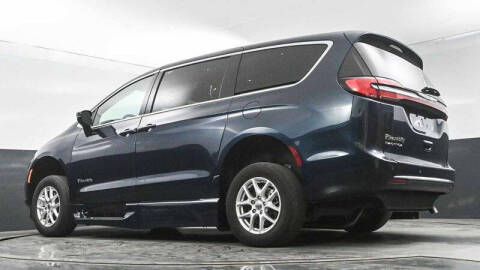 2024 Chrysler Pacifica Touring