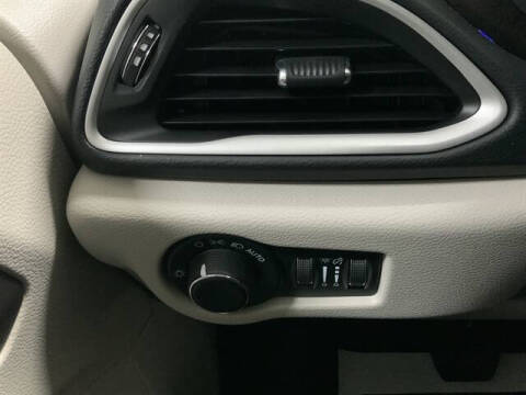 2023 Chrysler Voyager LX