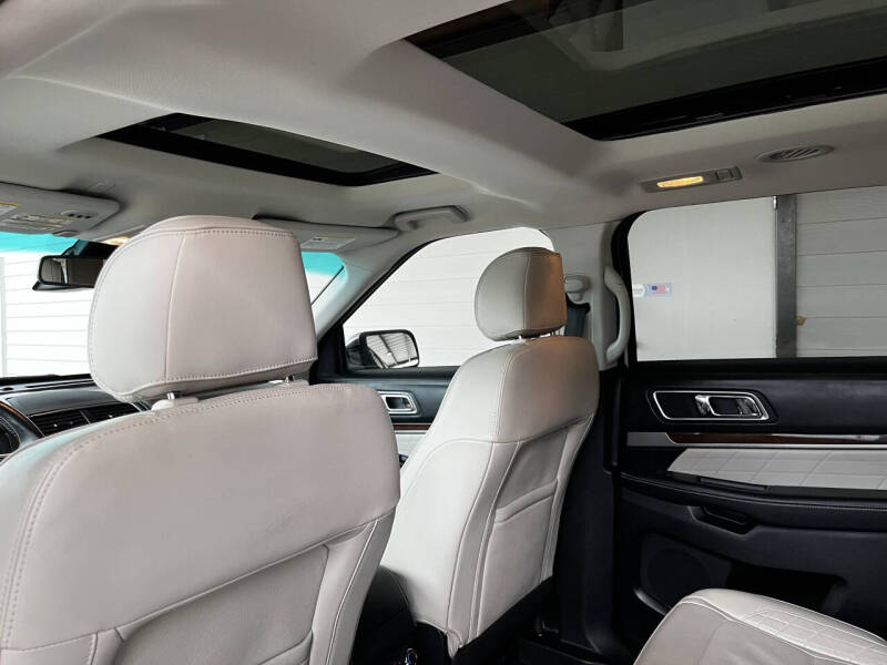 2017 Ford Explorer Platinum