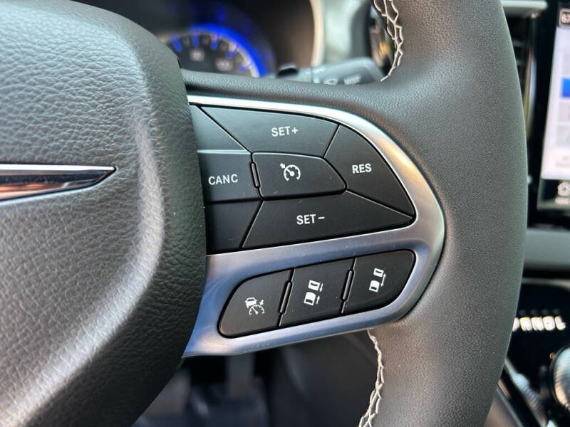 2025 Chrysler Voyager LX