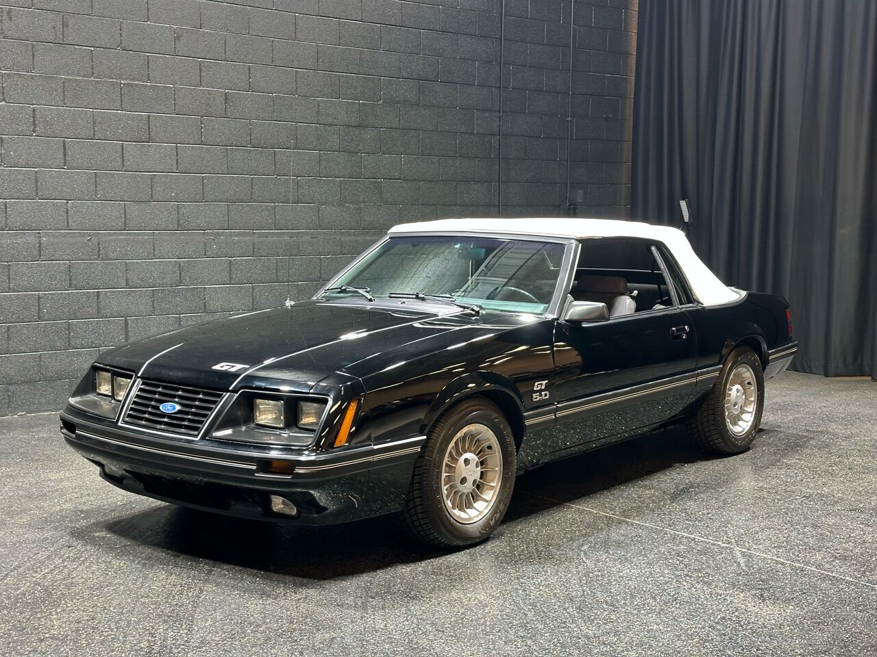 1984 Ford Mustang 2