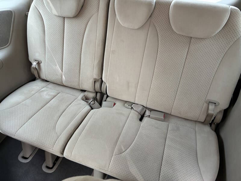2008 Hyundai Entourage GLS