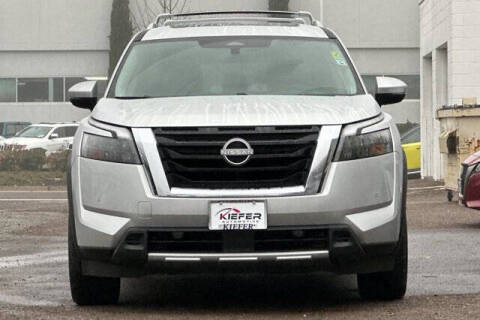 2025 Nissan Pathfinder SL