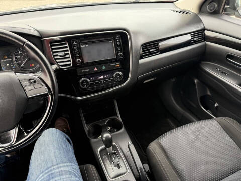 2016 Mitsubishi Outlander SE