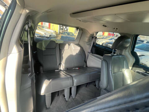 2010 Volkswagen Routan SE