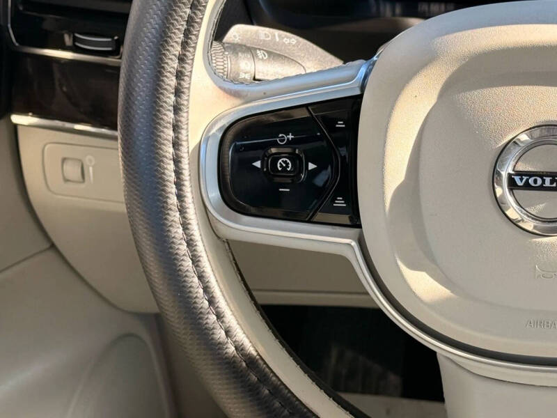 2018 Volvo XC90 T6 Momentum