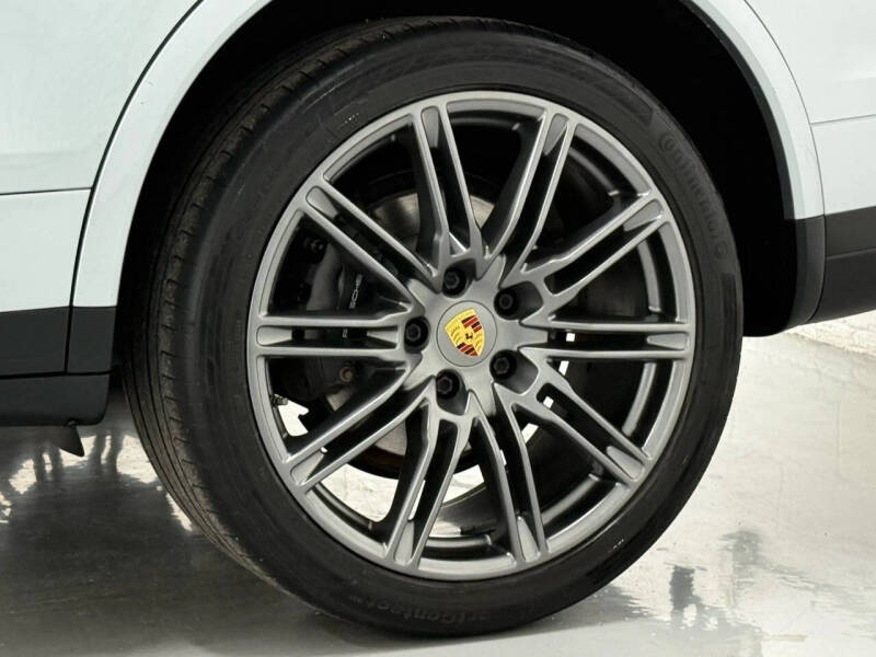 2018 Porsche Cayenne Platinum Edition