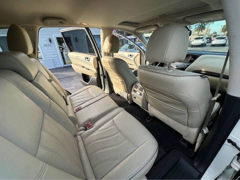 2017 INFINITI QX60 Base photo 16