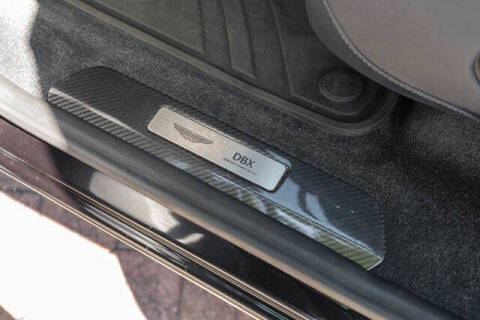 2025 Aston Martin DBX 707