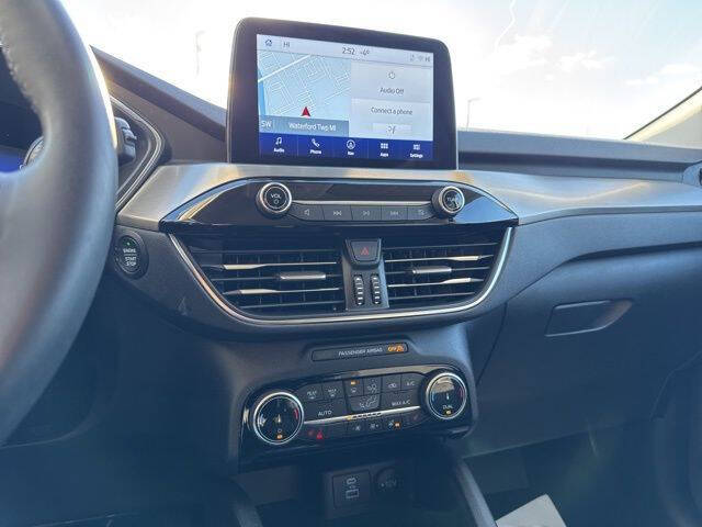 2022 Ford Escape Hybrid Titanium