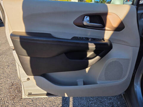 2017 Chrysler Pacifica Touring-L