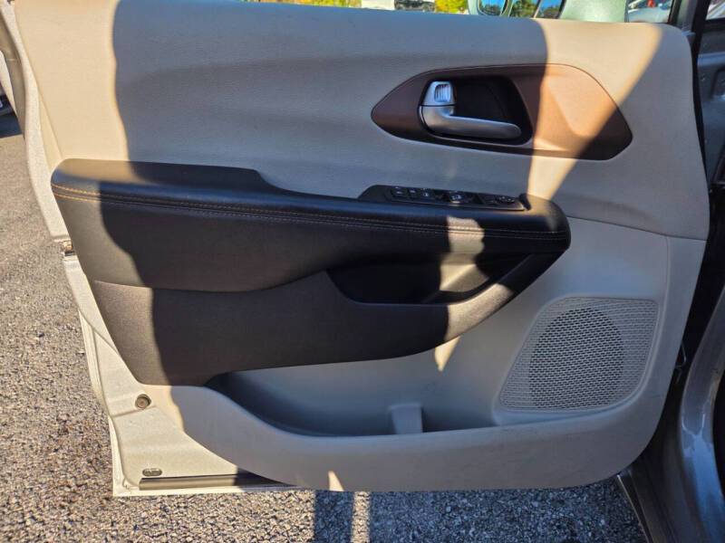 2017 Chrysler Pacifica Touring-L