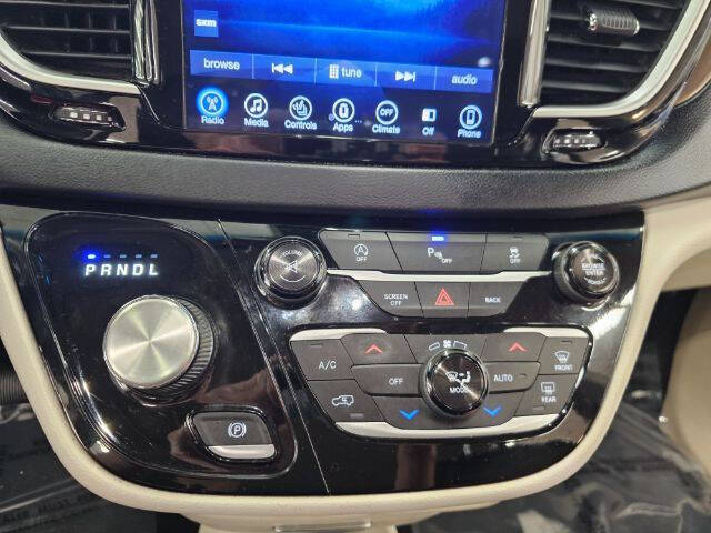 2017 Chrysler Pacifica Touring-L