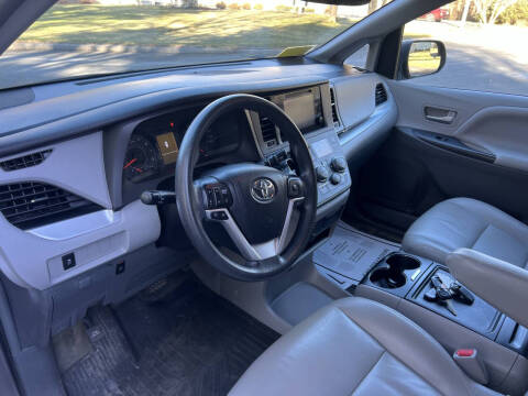 2017 Toyota Sienna LE 7-Passenger