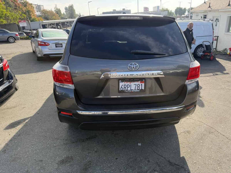 2011 Toyota Highlander SE