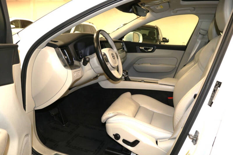 2019 Volvo XC60 T5 Momentum