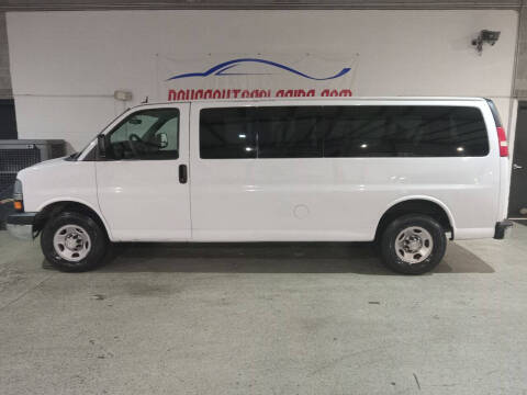 2015 Chevrolet Express for sale at DOUG'S AUTO SALES INC in Pleasant View TN