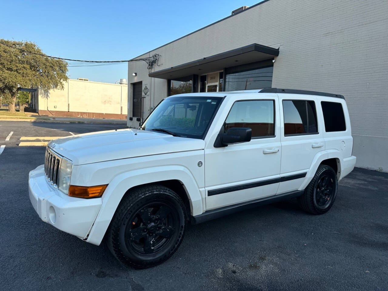 2007 Jeep Commander for sale at Sarenco Auto Inc in Dallas, TX