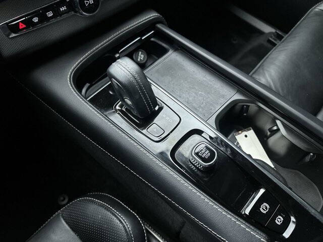 2022 Volvo XC90 Recharge T8 R-Design