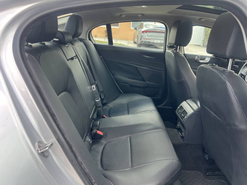 2019 Jaguar XE 25t Premium