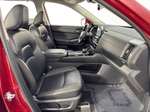 2022 Nissan Pathfinder SL