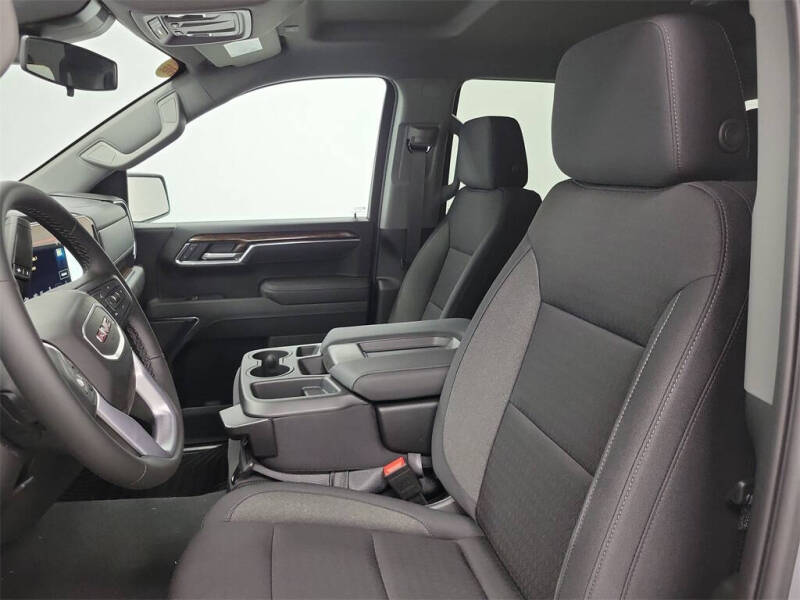 2025 GMC Sierra 1500 Elevation Standard