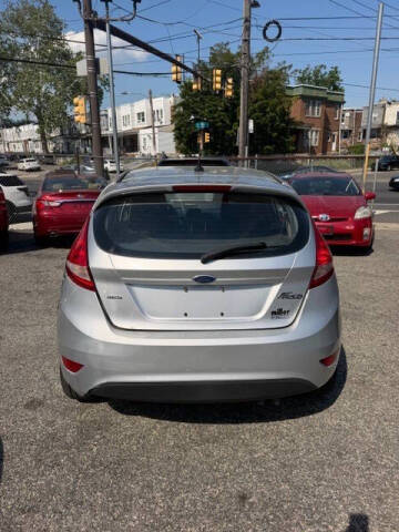 2011 Ford Fiesta SES