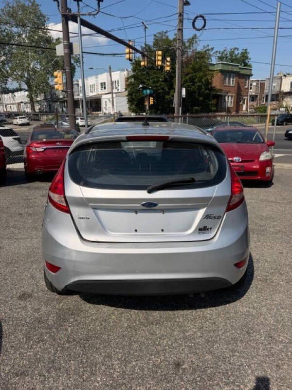 2011 Ford Fiesta SES