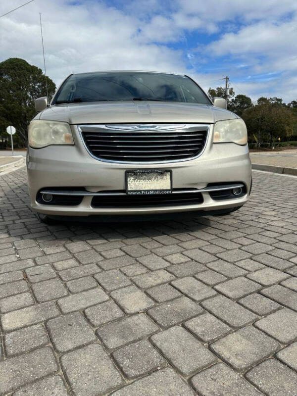 2013 Chrysler Town & Country Touring photo 17