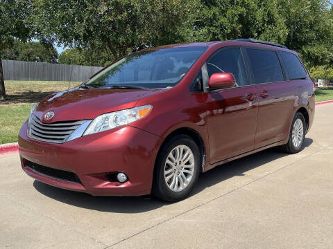 2013 Toyota Sienna XLE 8-Passenger