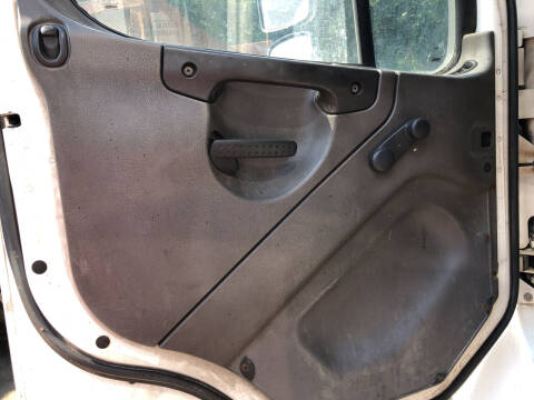 2005 Freightliner M2 106