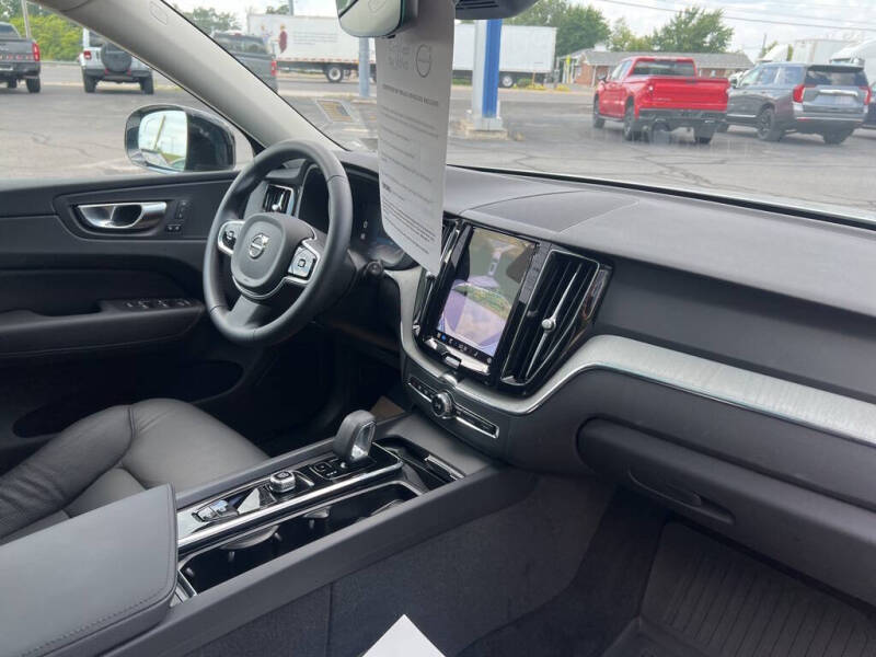 2025 Volvo XC60 T8 Plus Dark Theme