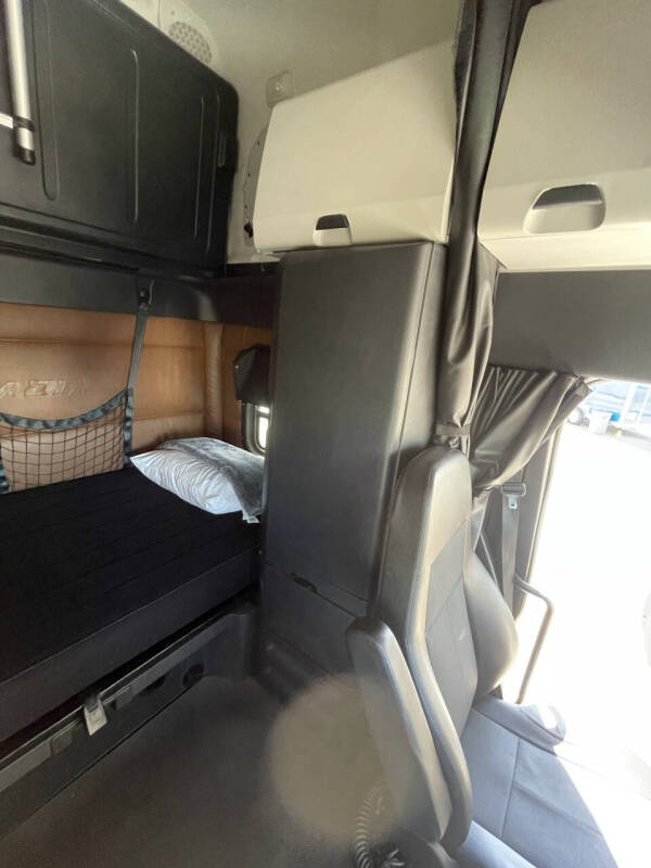 2022 Freightliner Cascadia