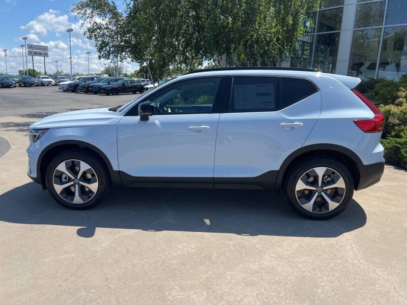2026 Volvo XC40 B5 Core