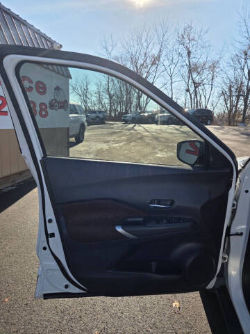 2021 Nissan Kicks SR