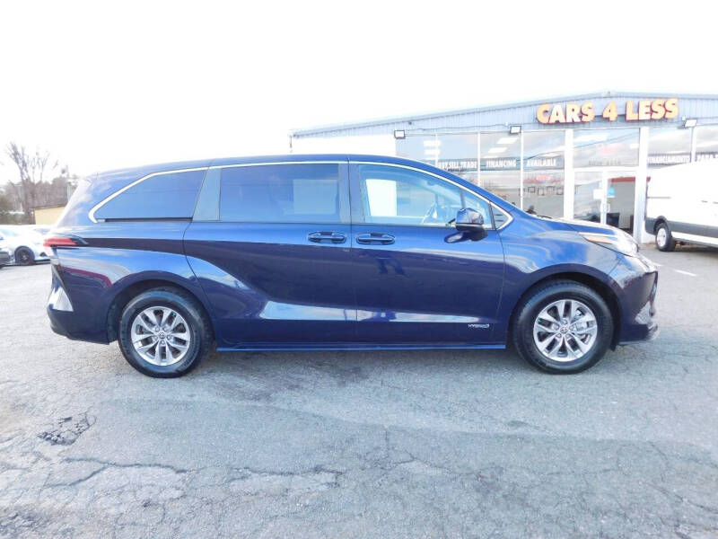 2021 Toyota Sienna LE 8-Passenger