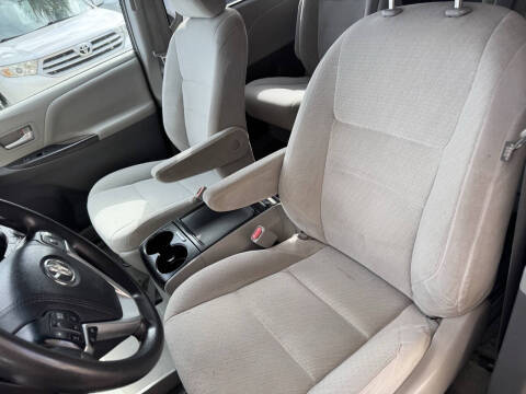 2015 Toyota Sienna LE Mobility 7-Passenger