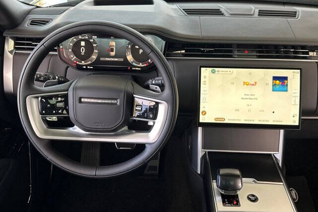 2025 Land Rover Range Rover P615 SV