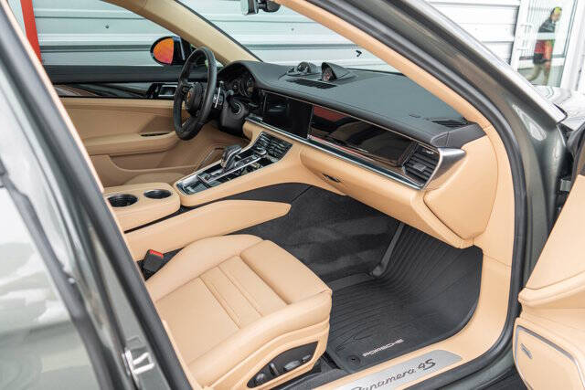2022 Porsche Panamera 10