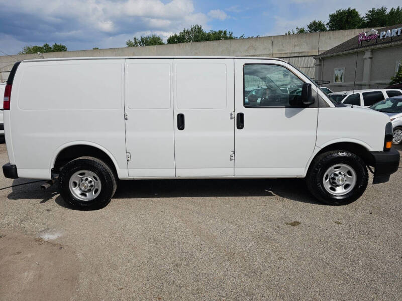 2022 Chevrolet Express 2500