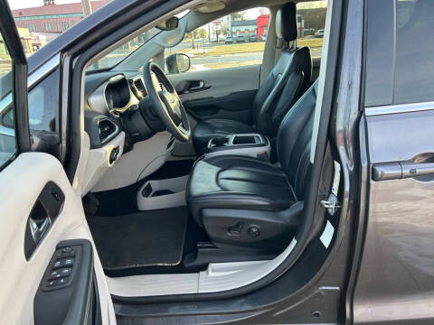 2023 Chrysler Pacifica Touring L