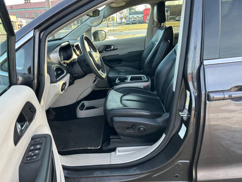 2023 Chrysler Pacifica Touring L