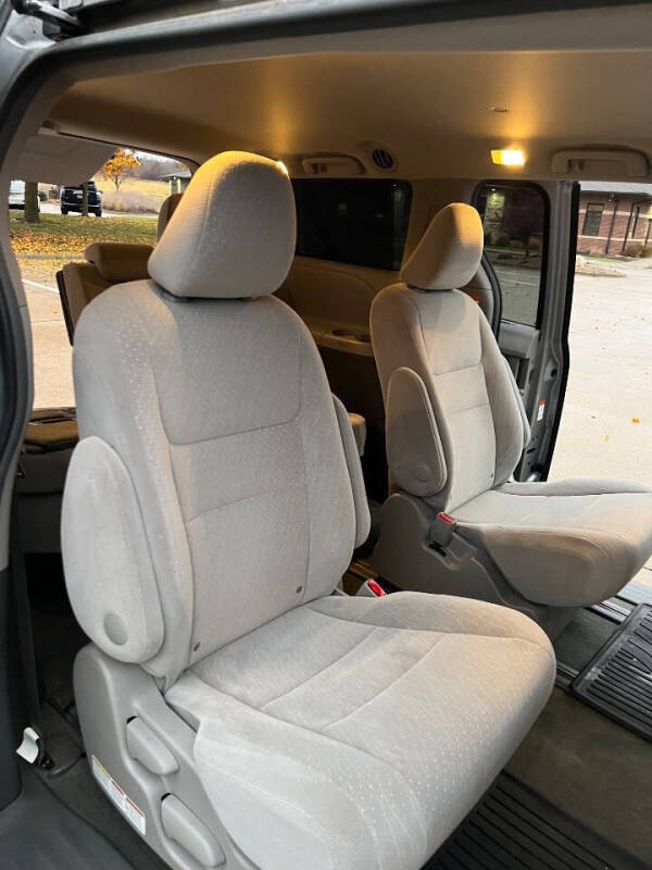 2017 Toyota Sienna LE 7-Passenger